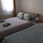 Apartment Em-bajkeraj *