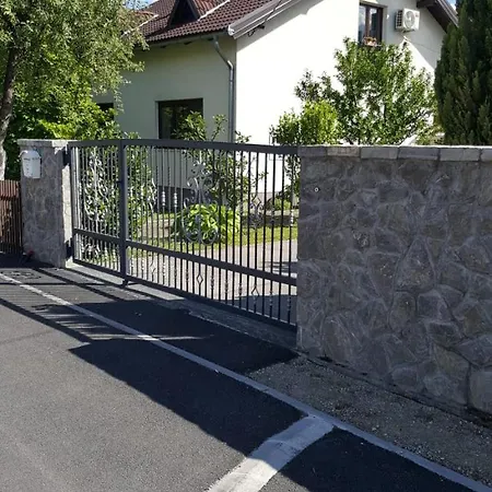 Em-bajkeraj